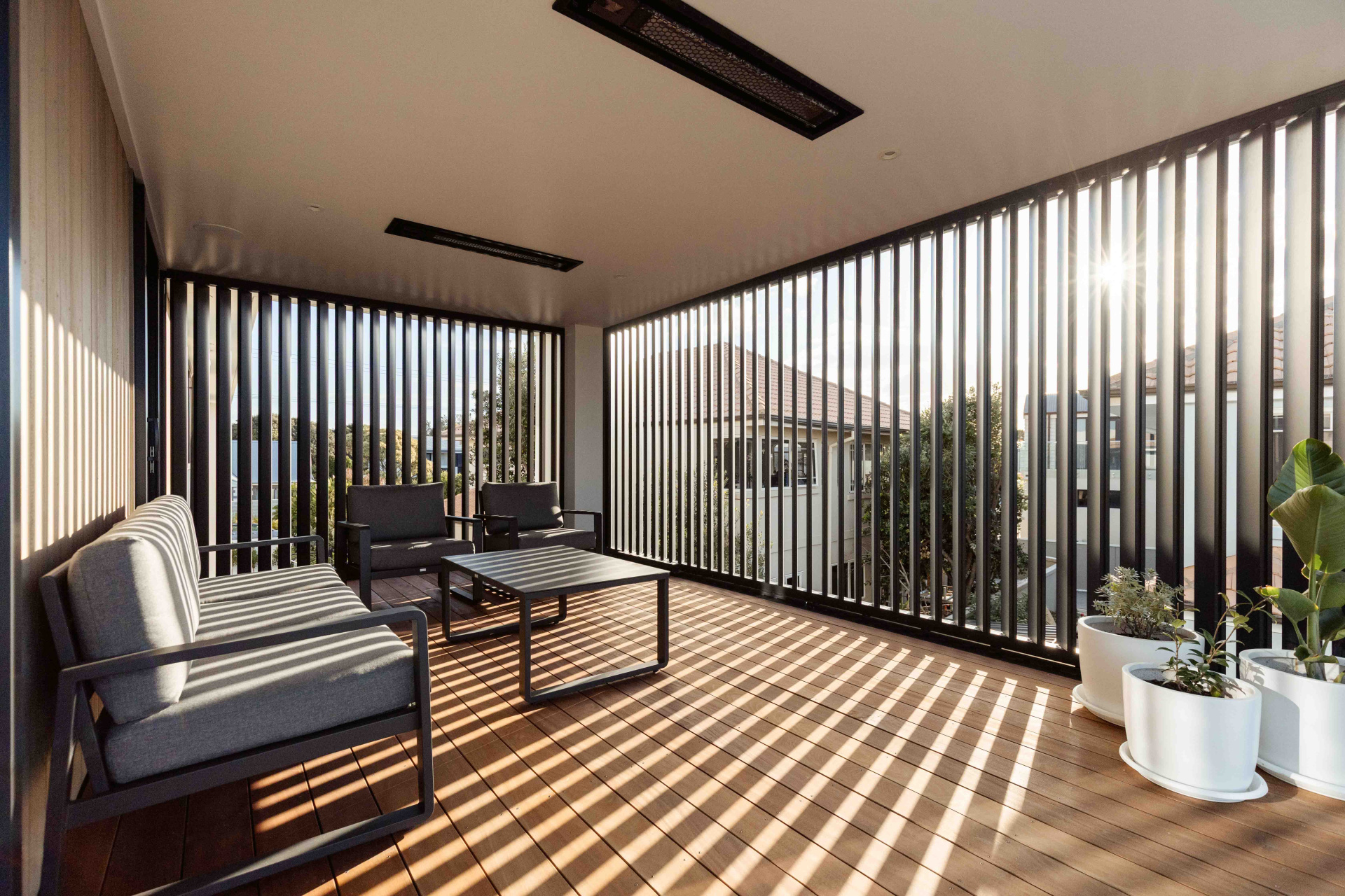 Motorised & Hand Adjustable Louvres (Spiral Pivot)