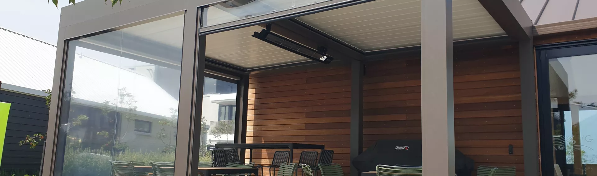Red Beach MetLife Care Outdoor Room