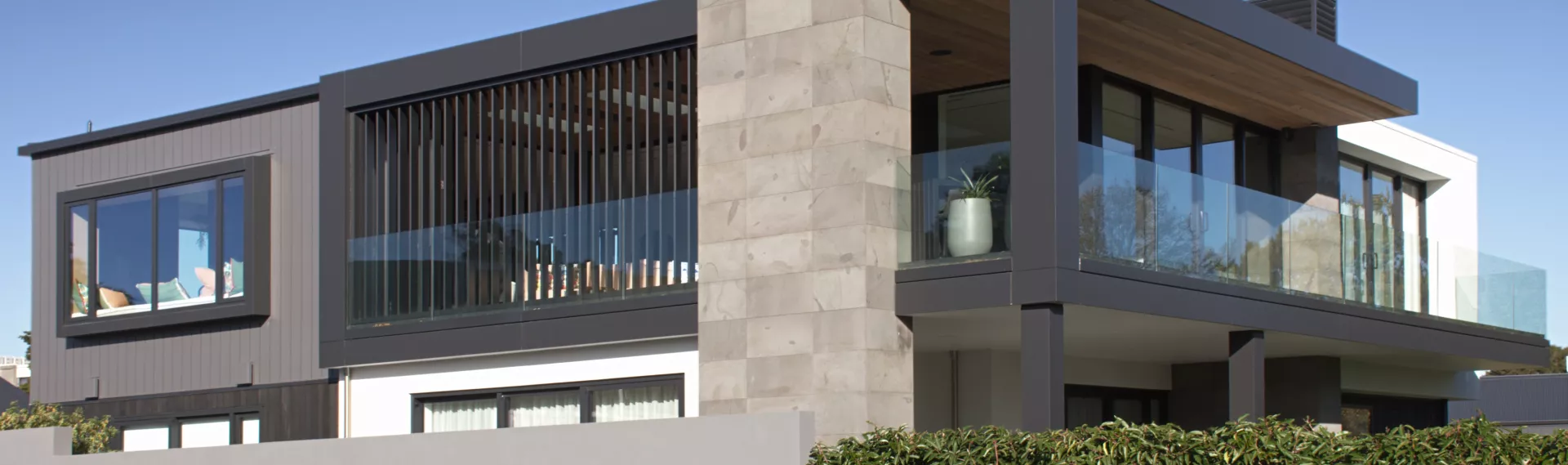 Motorised Vertical 200 Flush Louvres