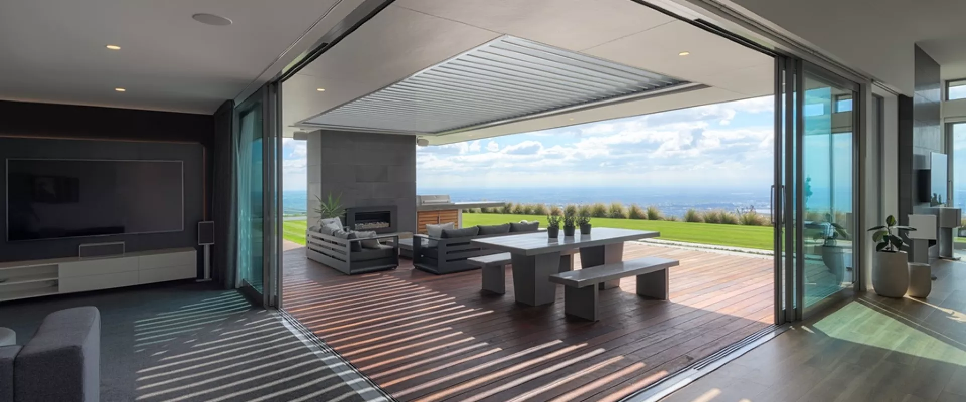 Louvretec Outdoor Room