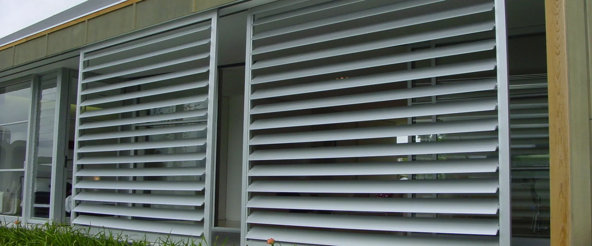 Hand Adjustable Panels