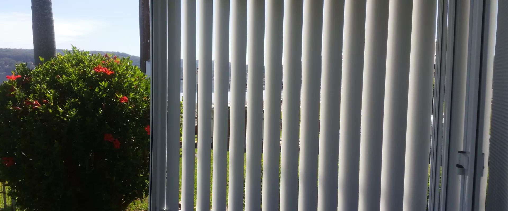 200mm Maxi Louvres as a Hand Operable Panel