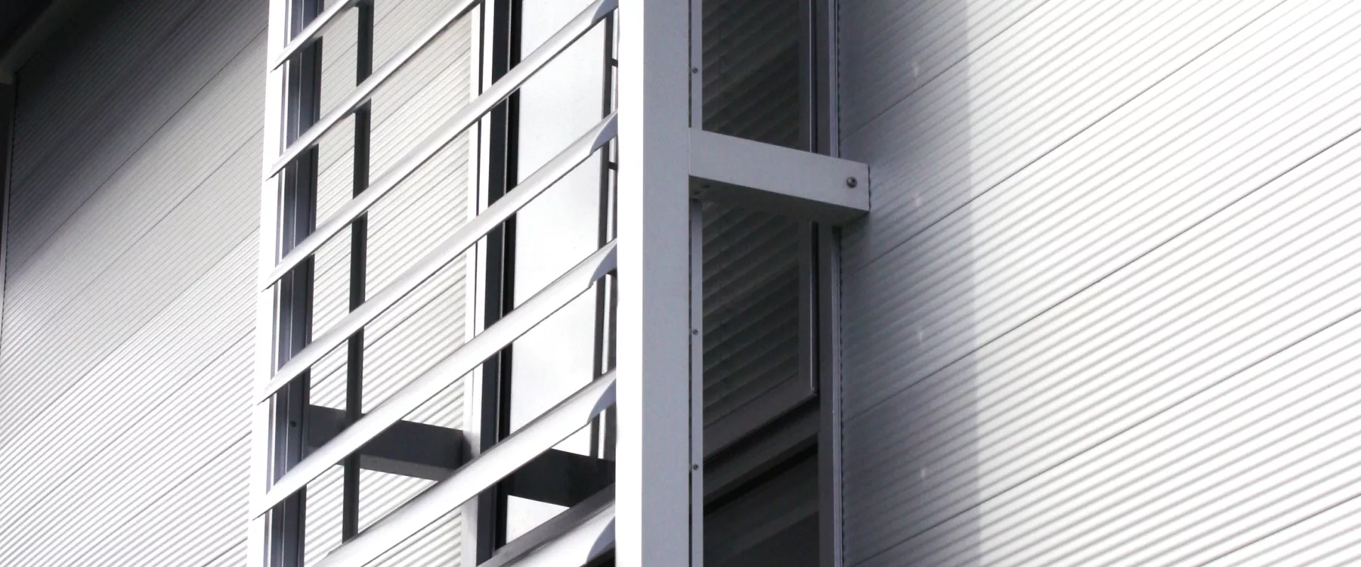 120mm Airfoil Louvres Motorised in a Stand Off Frame