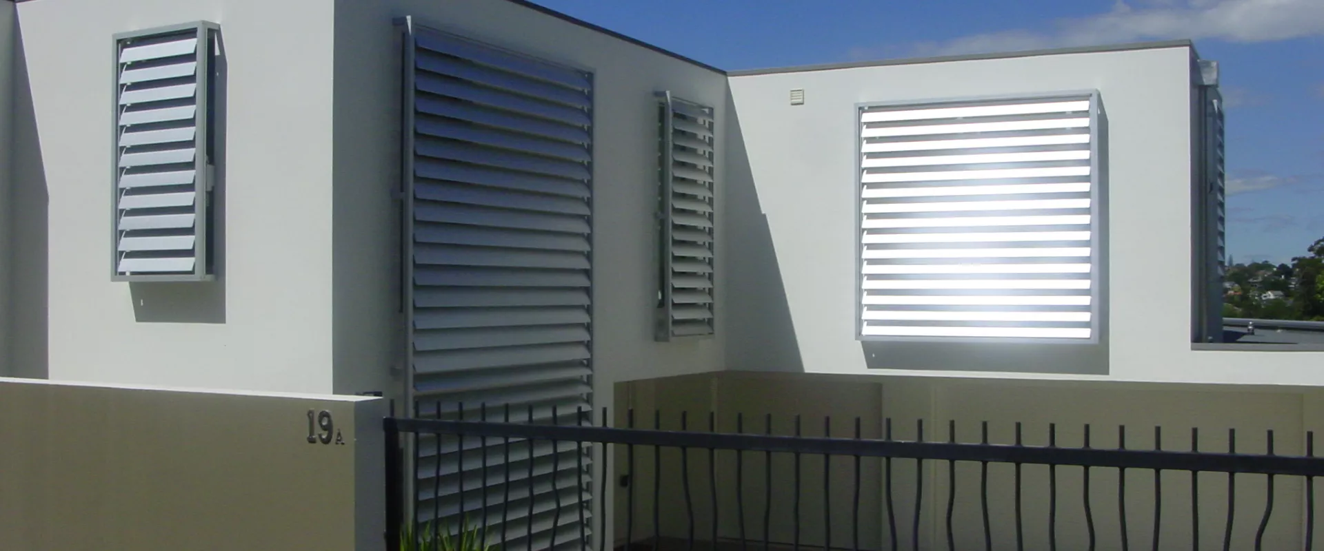 120mm Airfoil Louvres Motorised in a Stand Off Frame