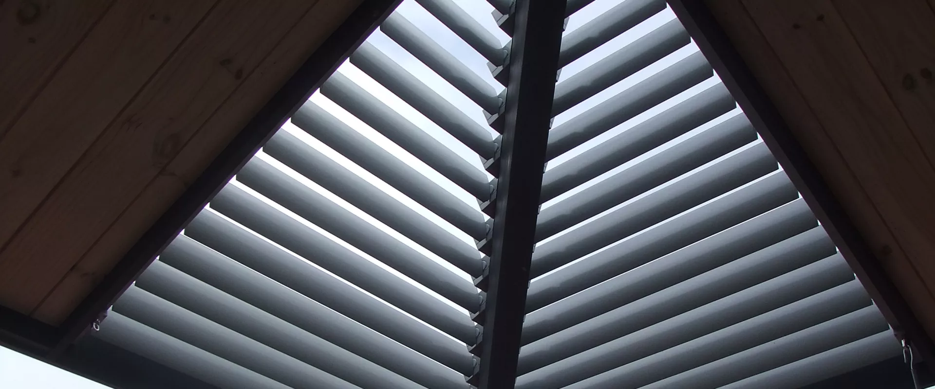 Raking Louvres by Louvretec
