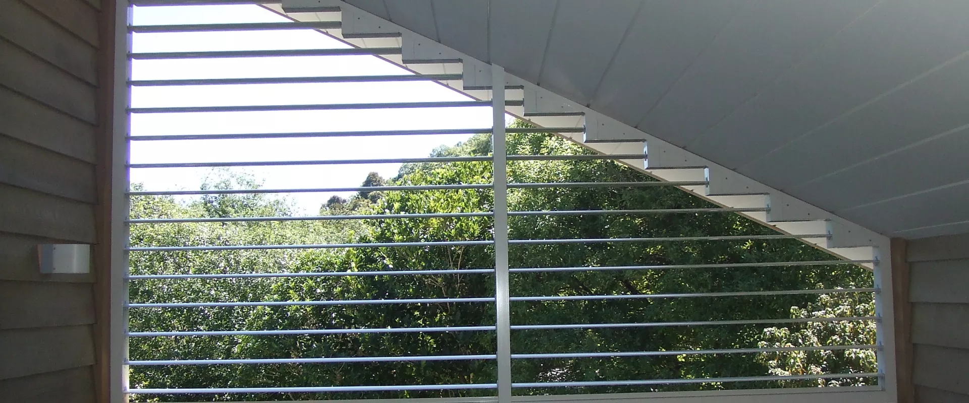 Raking Louvres by Louvretec