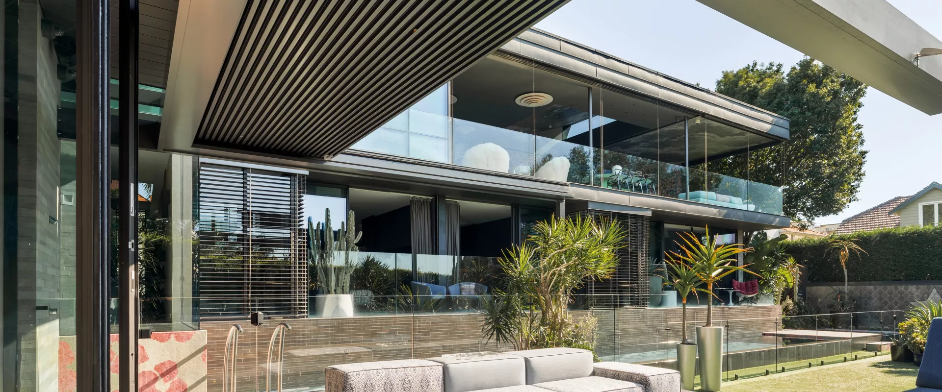 Retract Roof by Louvretec Sydney North