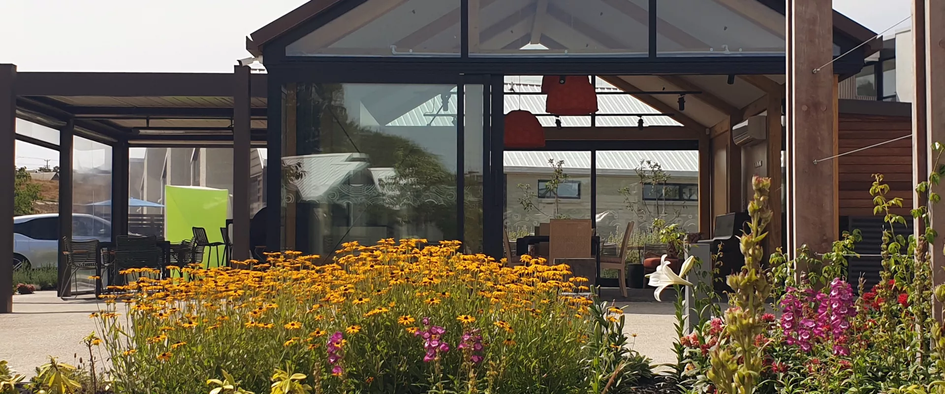 Metlife Care Red Beach Outdoor Room with PVC Blinds