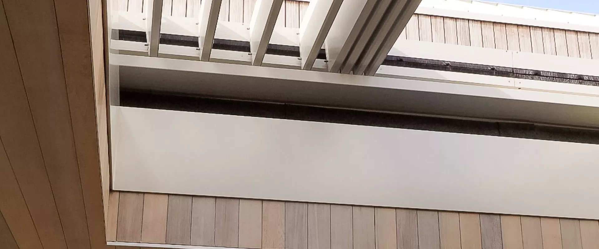 Louvretec Retract Roof 