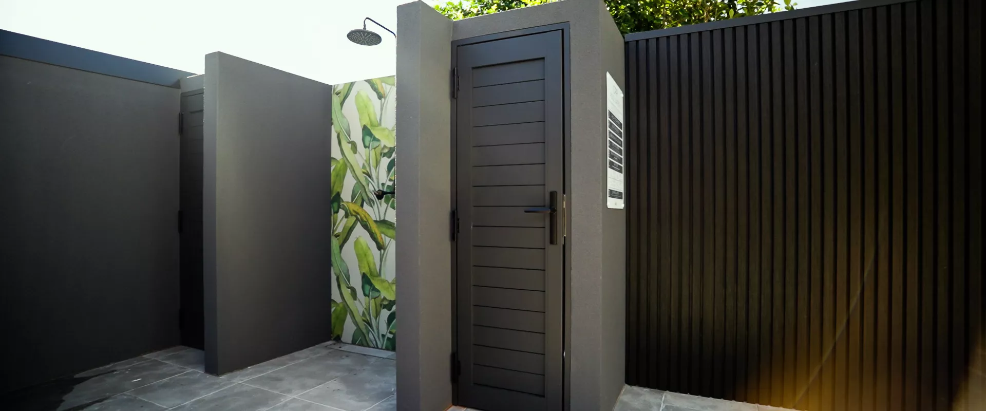 Hinged Gate featuring 95 Bella Vista Adjustable Louvres (Kiss Pivot System)