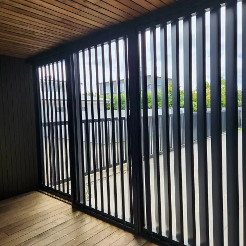 Hand Operable Louvre Panels (Spiral Pivot)