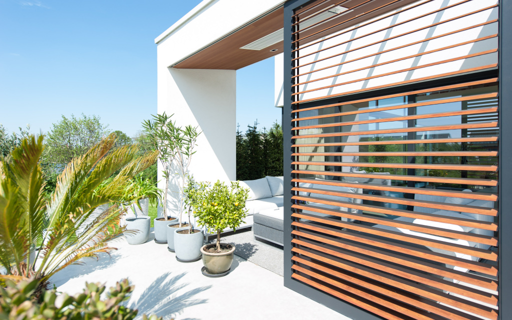 Maximum Wind Span Coastal 250 Top Hung Shutter