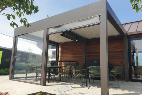 Red Beach MetLife Care Outdoor Room