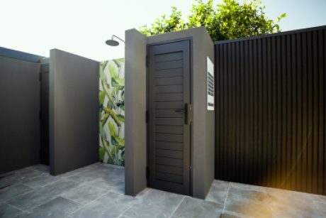 Hinged Gate featuring 95 Bella Vista Adjustable Louvres (Kiss Pivot System)