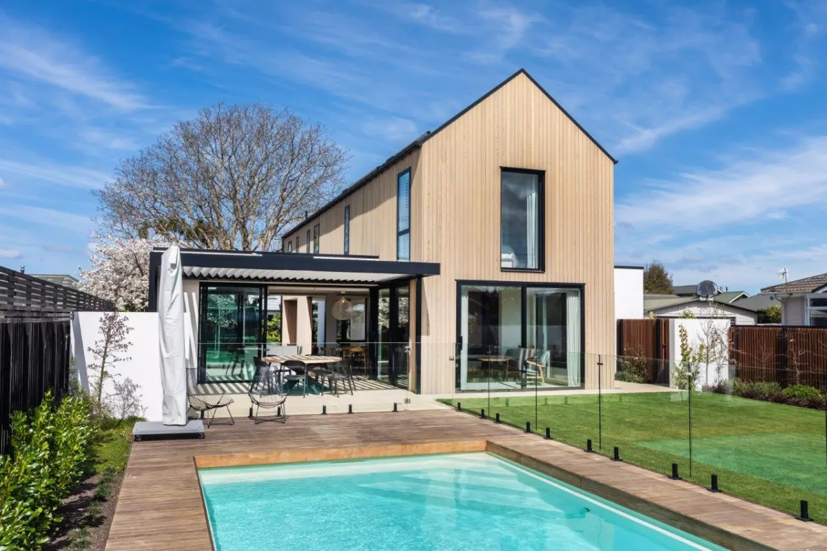 Another stunning build by DJ Hewitt Builders. Opening Roof by Louvretec Canterbury