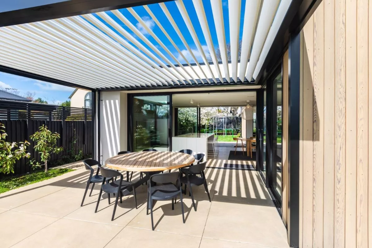 Another stunning build by DJ Hewitt Builders. Opening Roof by Louvretec Canterbury