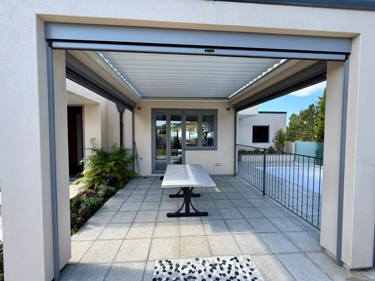 200 Suburban Roof and Mesh Outdoor Blind by Louvretec Hawke's Bay