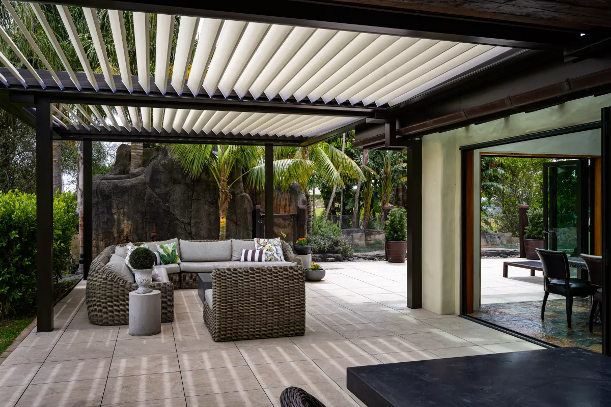 Indoor-Outdoor Flow, by Louvretec Auckland