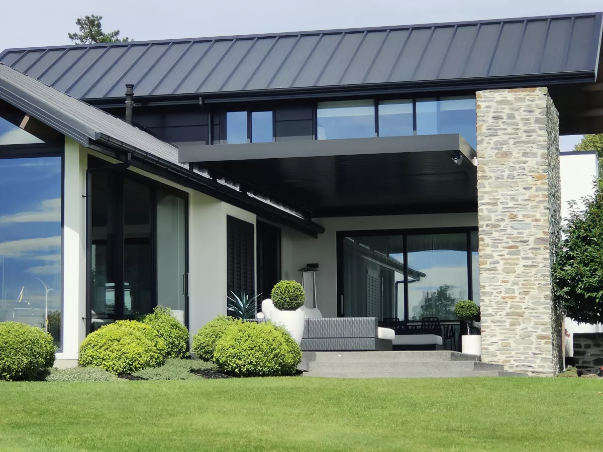 Retract Roof by Louvretec Canterbury