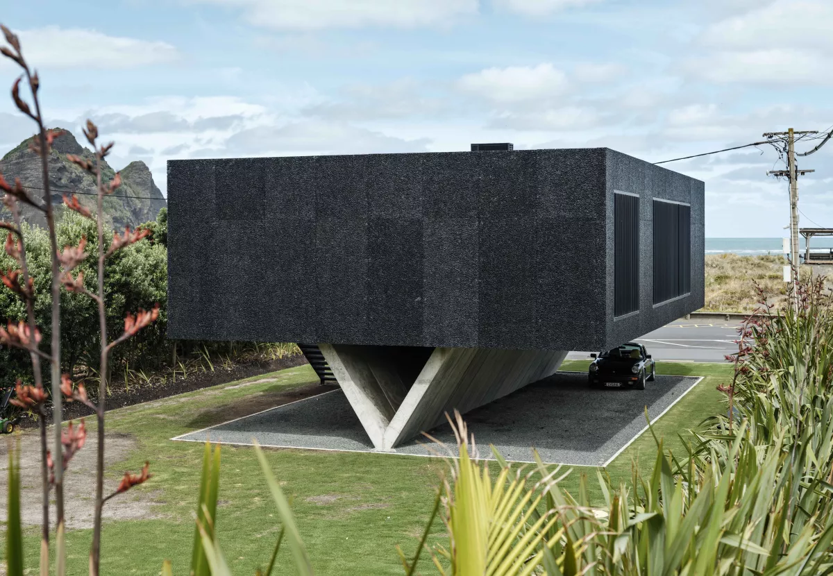 Motorised Louvres as featured on the 2025 Home of the Year, Piha, Auckland. Photographer: Simon Devitt