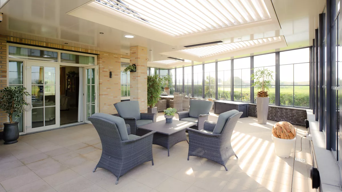 Motorised, Louvretec Opening Roof