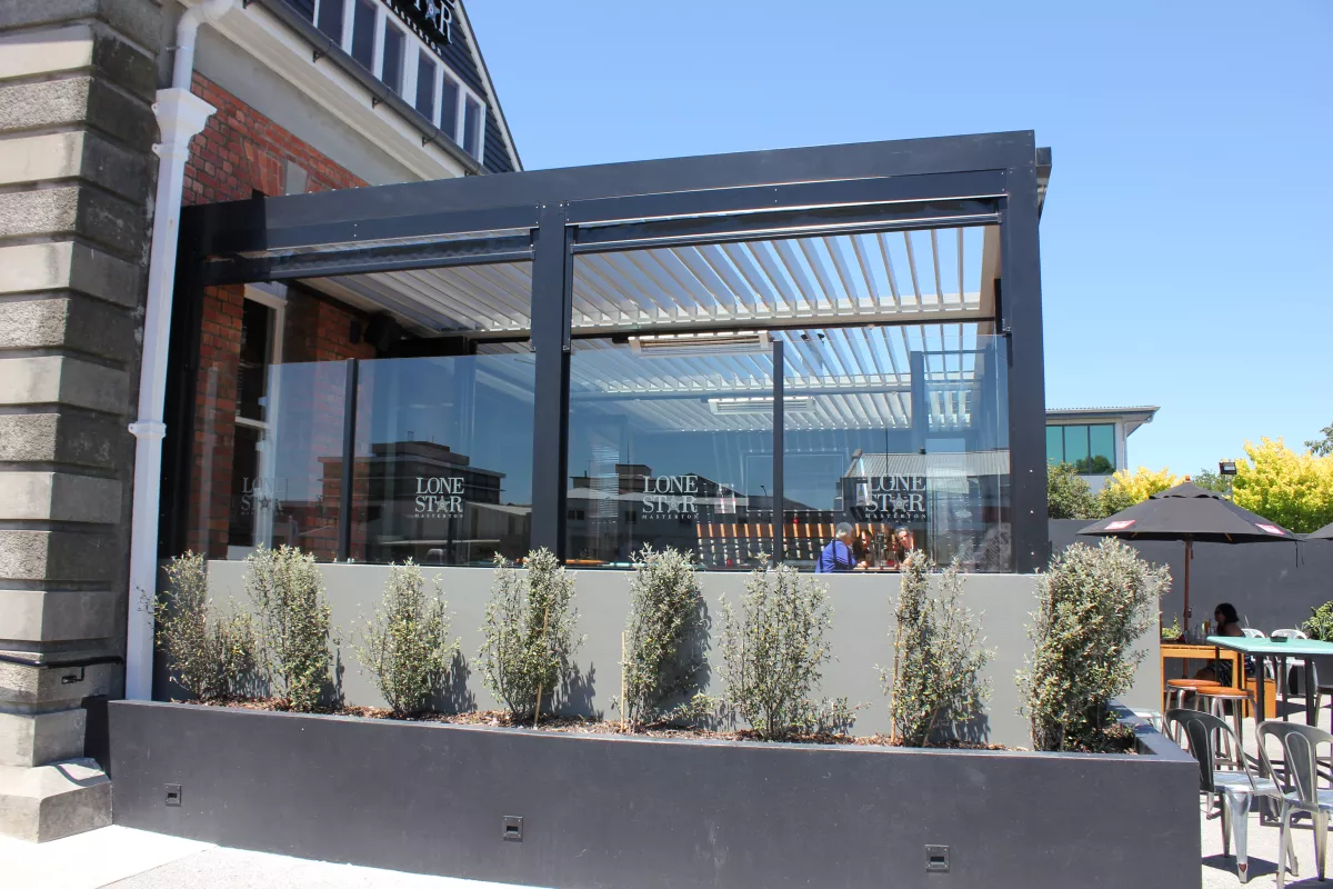 Lone Star Outdoor Room by Louvretec Wellington
