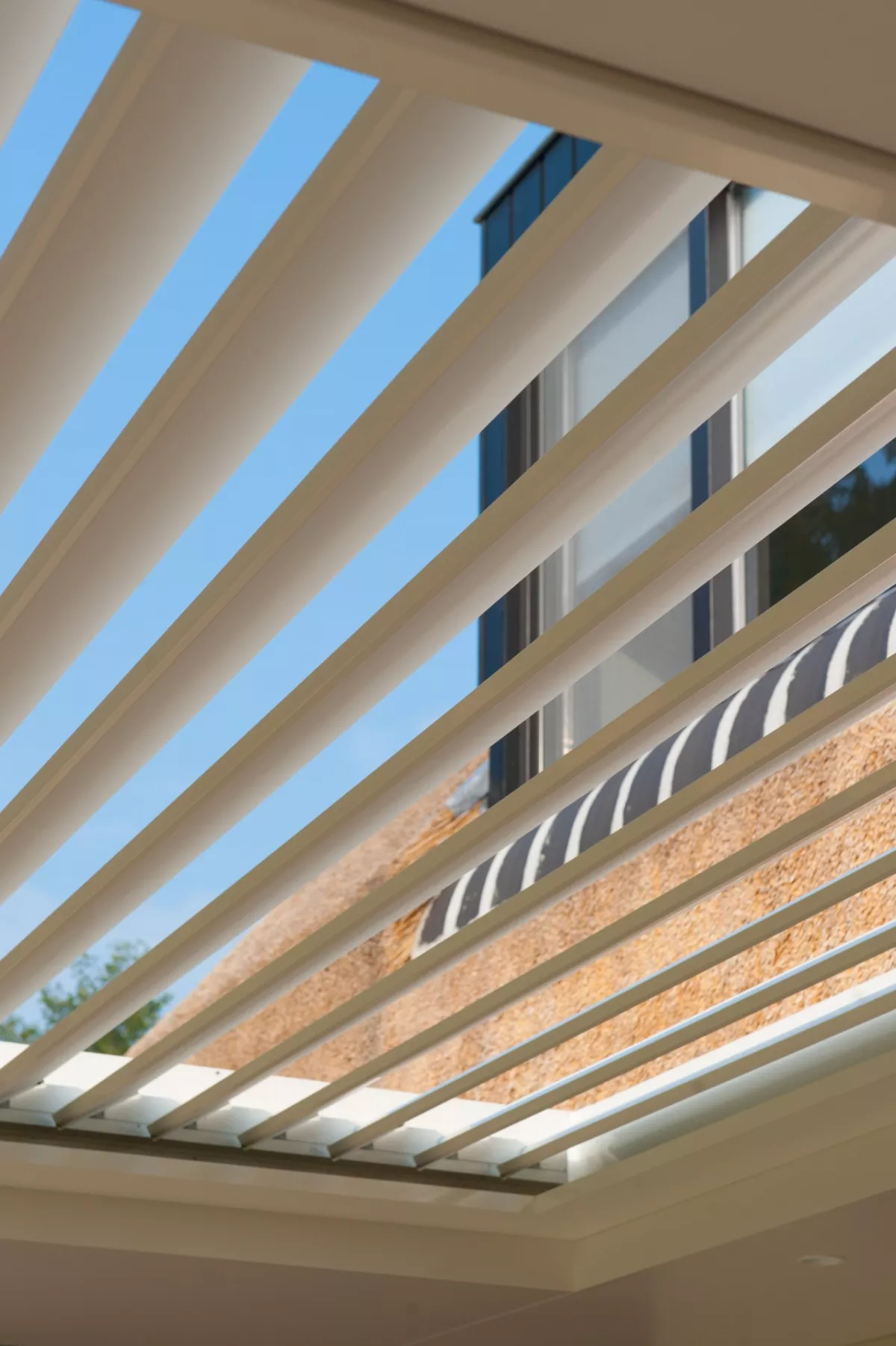 Motorised Louvretec Opening Roof