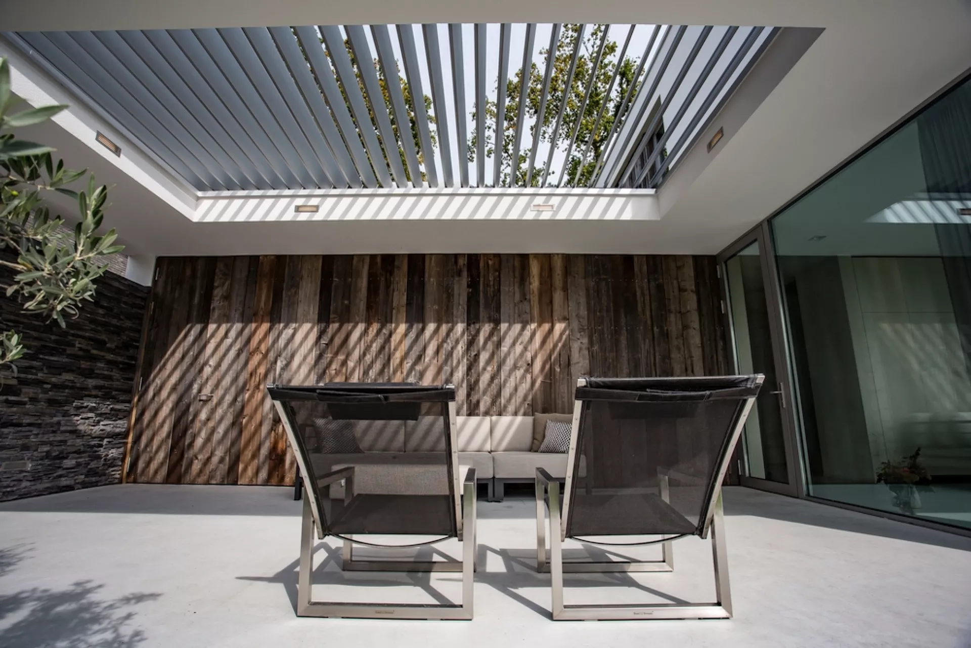 Outdoor Living_Louvretec International